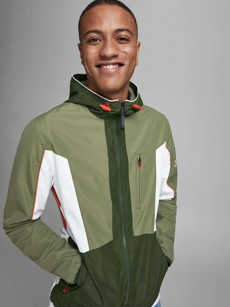 Jack & Jones Herren Jacke JCOCARSON LIGHT JACKET HOOD LTN